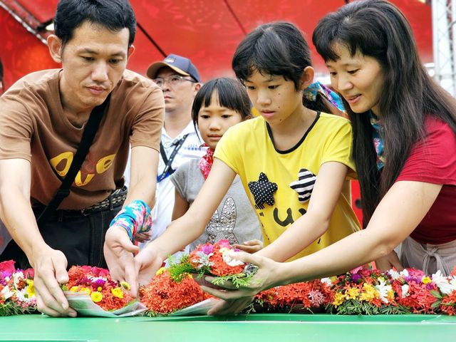 ▲「盤花」是客家人放在供桌上用來祭祀先民。　圖：客家委員會客家文化發展中心／提供