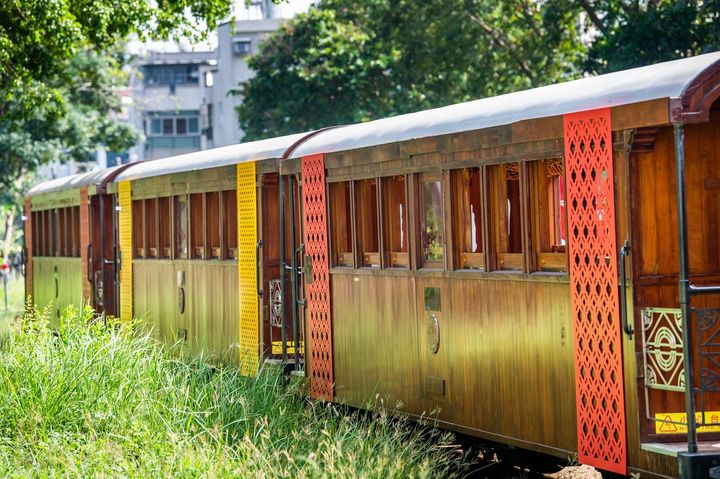 ▲旅客在搭乘「心香百里特檜車」同時，能看見台灣的媽祖信仰與進香的傳統文化。　圖：嘉義市政府民政處暨觀光新聞處／提供