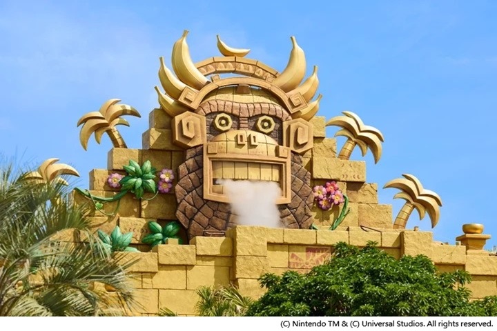 日本環球影城新園區咚奇剛國度的象徵地標「黃金神殿」。　圖：Ⓒ Nintendo TM & Ⓒ Universal Studios. All rights reserved. ／來源 