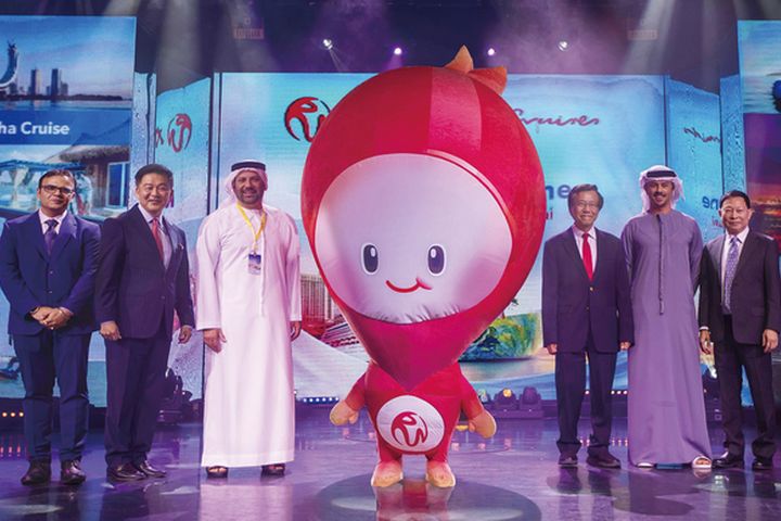 名勝世界郵輪品牌旗下「名勝世界壹號」2024/11起從杜拜啟航中東航次。（左起）名勝世界郵輪銷售高級副總裁 Naresh Rawal、名勝世界郵輪總裁吳明發、DP World 首席營運長 Hamza Mustafa、名勝世界郵輪主席丹斯里林國泰、杜拜經濟和旅遊局（DET）郵輪旅遊和遊艇主管 Saud Hareb Almheiri、名勝世界郵輪行政總裁兼執行董事區福耀。　圖：名勝世界郵輪／提供
