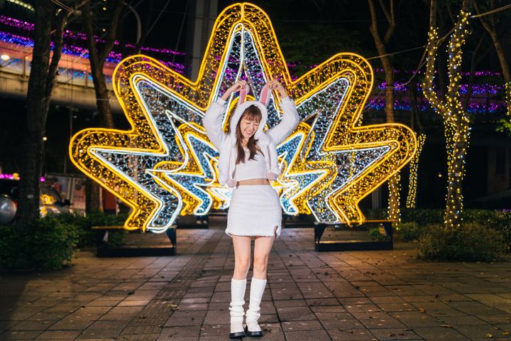 ▲「無敵幸運星」以金銀相間的設計打造出一座閃耀星芒，星光熠熠的樣貌，彷彿點亮了無限的希望與幸運。　圖：新北市政府觀光旅遊局／提供