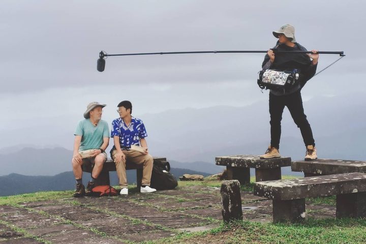 ▲約瑟夫·羅森度於東北角進行節目拍攝，預計2025年美國公共電視台播出。　圖：東北角及宜蘭海岸國家風景區／提供