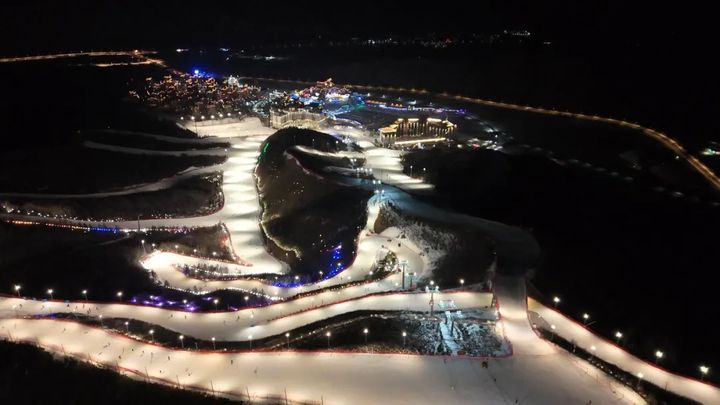 ▲翠雲山旅遊度假區提供「璀璨銀河夜滑饗宴」，在銀河中、燈光下，享受夜間滑雪的絲滑律動，超級浪漫！　圖：翠雲山旅遊度假區／來源