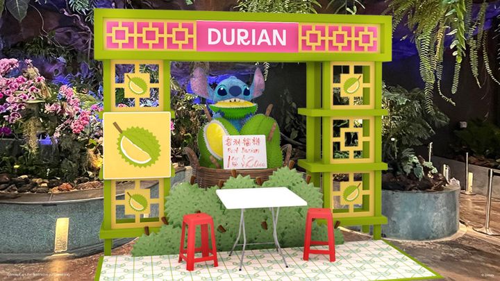 ▲濱海灣花園最新的「迪士尼奇妙花園」展覽，呈現以迪士尼角色為靈感的新加坡道地風味美食，像是史迪奇與榴槤的奇妙邂逅等。　圖：Gardens by the Bay／提供