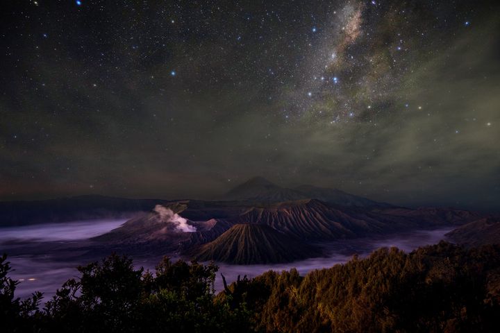 被 CNN 譽為「全球最美日出景點」之一的布羅莫火山，擁有晴朗的天空和極低的光害，是理想的觀星地點。　圖：Agoda／提供 