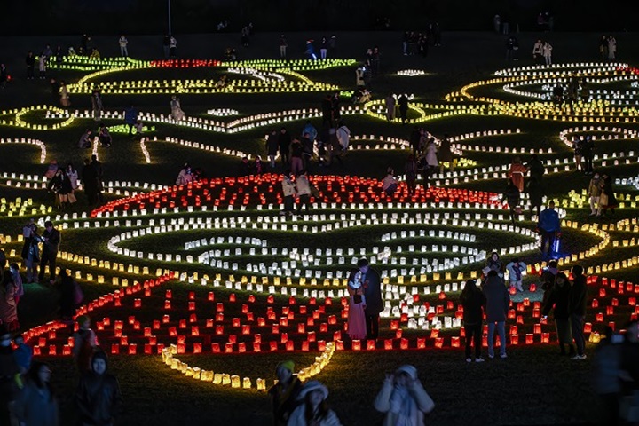 位於福岡的海之中道海濱公園12月推出冬季限定的大型夜間燭光藝術活動「燭光之夜2024」。　圖：一般財團法人公園財團 Parks Japan.F／提供