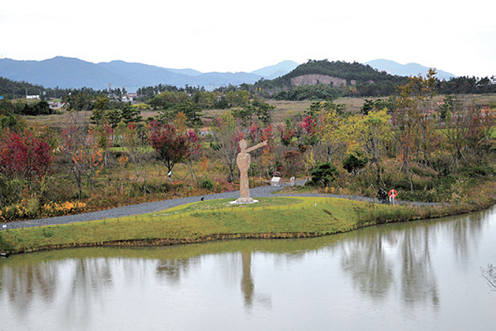 ▲景色宜人的生態友善花園。　記者-張偉浩／攝