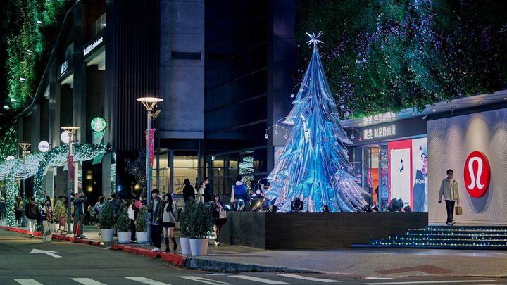 ▲6公尺高的「Wrapped Tree」。　圖：台中市政府觀光旅遊局／提供