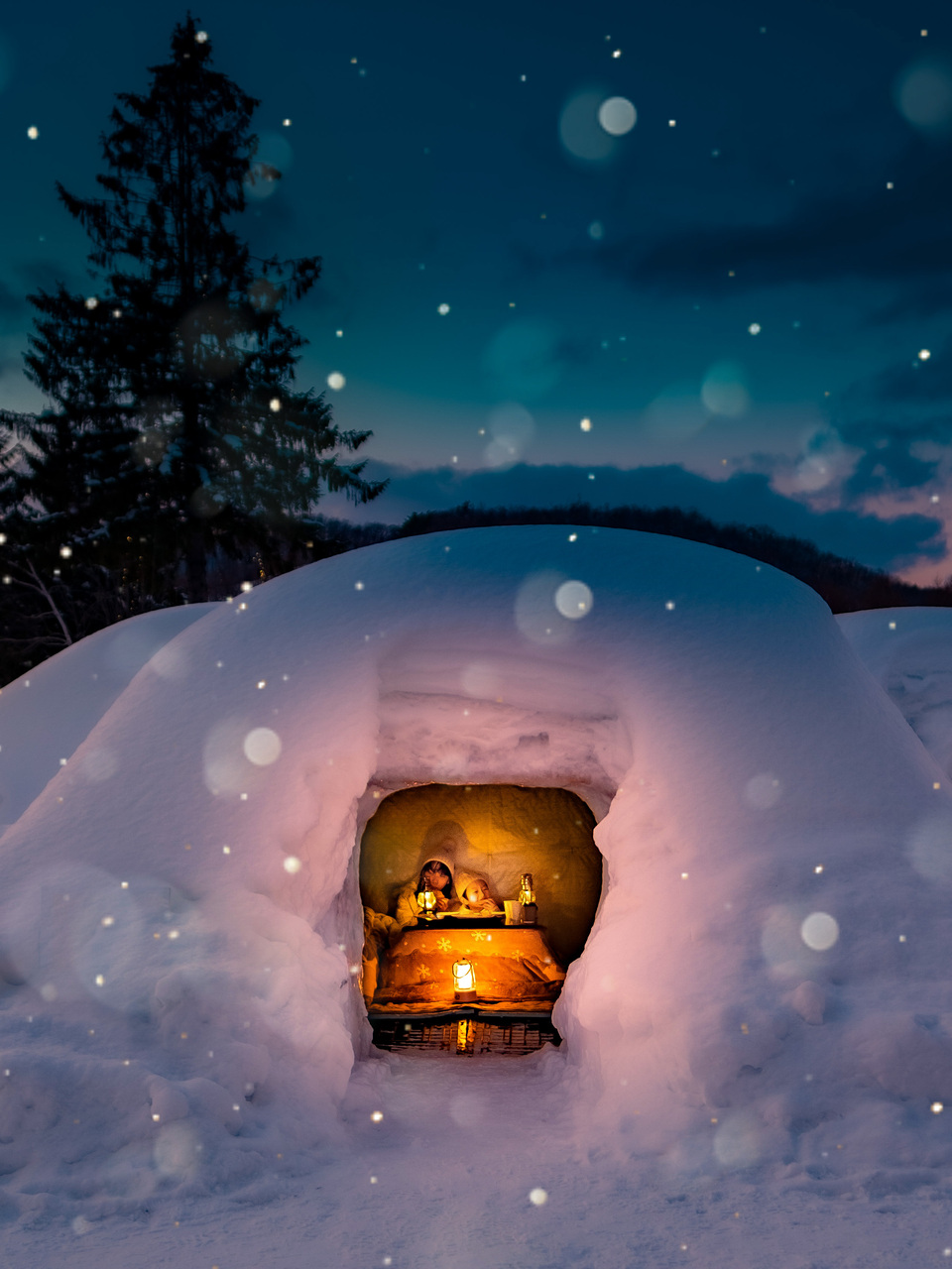 ▲雪屋暖桌體驗可以感受在雪屋中吃火鍋聊天的氣氛，需預約。　圖：安倶里まほら岩手／提供