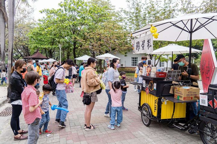 ▲兒童公園有聖誕美食市集。　圖：高雄市政府觀光局／提供