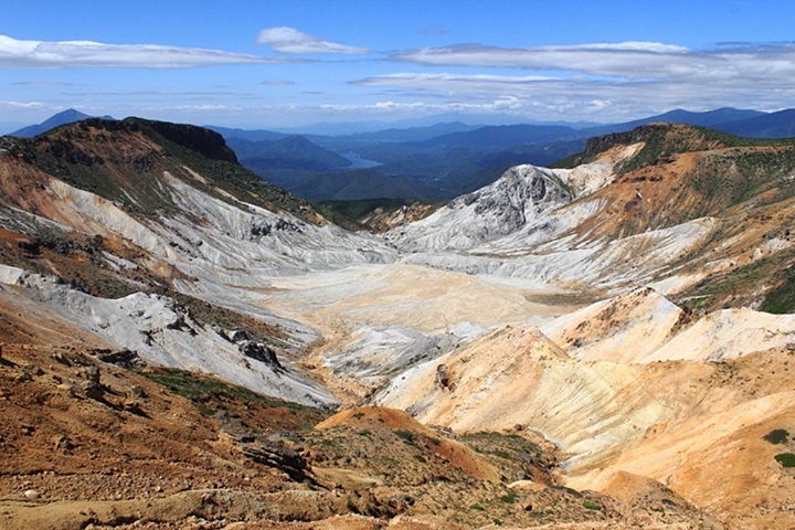 福島縣的後藤光正特別來台介紹「磐梯朝日國家公園的火山之旅」，並規劃台灣福島兩地火山路線交流。 圖為沼之平登山口。　圖：福島縣／提供