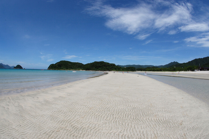 ▲五島蛤濱海水浴場絕美的海景為當地代表性的景點之一。　圖：長崎縣觀光連盟／提供