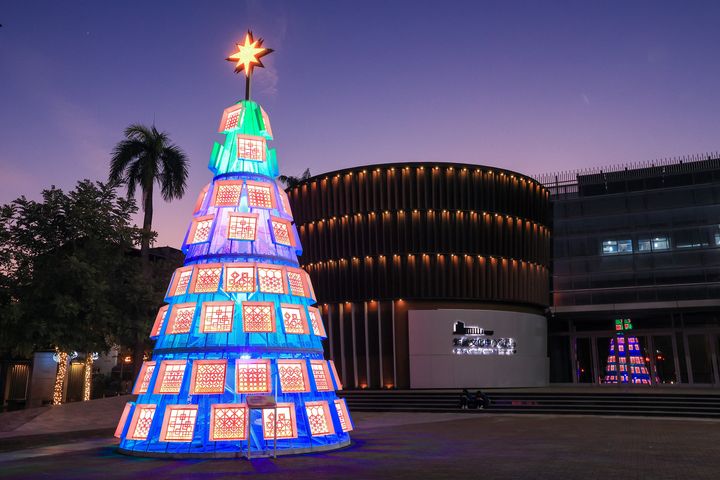 ▲2024新營文化中心聖誕樹。　圖：台南市政府觀光旅遊局／提供