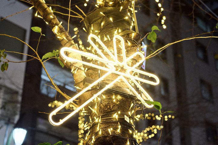 ▲今年的主題為「New Starting Point」,設計概念為「simple & contrast」,採用香檳金為基調的裝飾展現光影之美。 圖:© Moroi Yudai/提供