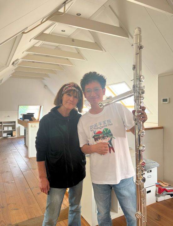 ▲由荷蘭製笛師 Eva Kingma 愛娃金默（世界上偉大低音長笛製作師）為埔里吹笛手城鎮打造的巨型長笛。　圖：吹笛手家族／提供