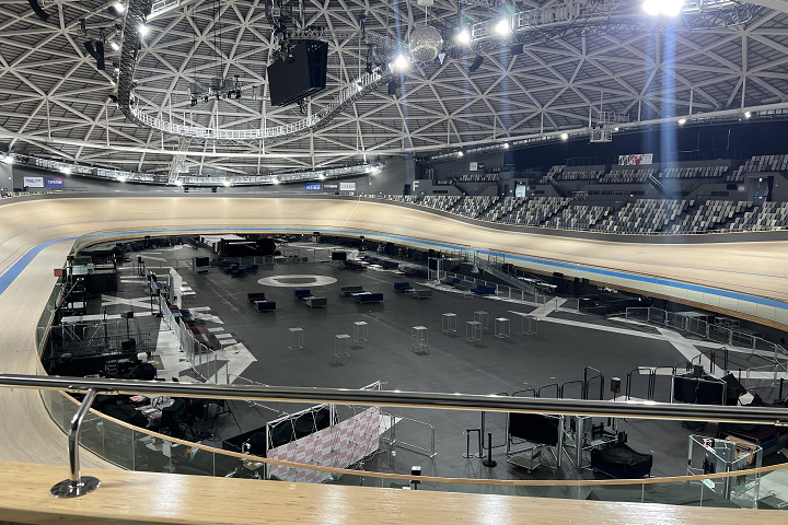 ▲TIPSTAR DOME CHIBA 的木製賽道在觀眾席前展開，比賽時震撼力十足。　圖：向日遊顧問有限公司／提供