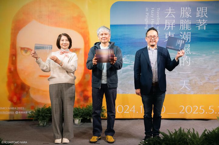 ▲「跟著朦朧潮濕的一天去屏東」展覽，日本藝術家奈良美智（中）、屏東縣長周春米（左）、文化總會秘書長李厚慶（右）蒞臨出席。　圖：屏東縣政府文化處／提供