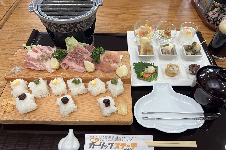 ▲「田子蒜香牛排飯」是田子町大蒜中心的餐廳招牌菜色。　圖：向日遊顧問有限公司／提供