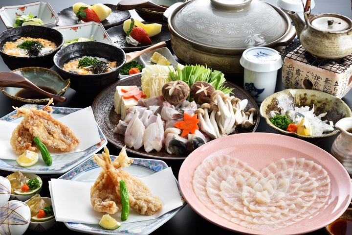 山口縣的河豚火鍋全餐從生食炸物煮物一應俱全，是冬天最佳美味。　圖：向日遊顧問有限公司／提供