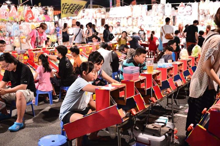 ▲逛夜市是家人、朋友、戀人不可或缺的活動；此為法雅客攝影比賽陳學斌、沈亨斌作品。　圖：台南市政府觀光旅遊局／提供