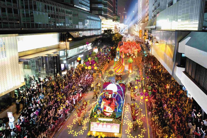 大年初一新春匯演旅客可以沿遊行路線免費觀賞。　圖：香港旅遊發展局／提供