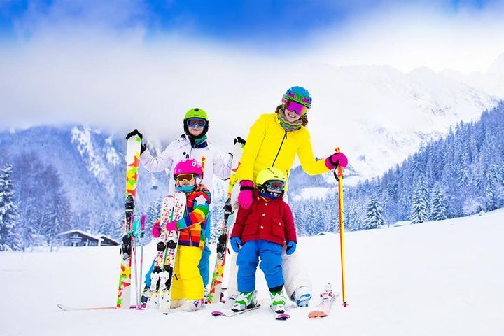 東南旅遊針對滑雪清倉、春季早鳥行程，推出指定日期即享小費贈送的優惠活動。　圖：東南旅遊／提供 