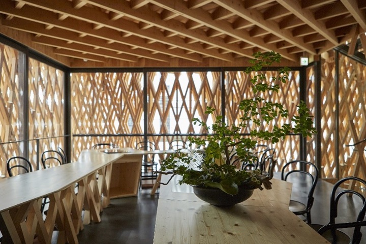 ▲建築物內部則營造出如同陽光穿透樹梢般的舒適氛圍。　圖：東京觀光事務所台灣辦事處／提供