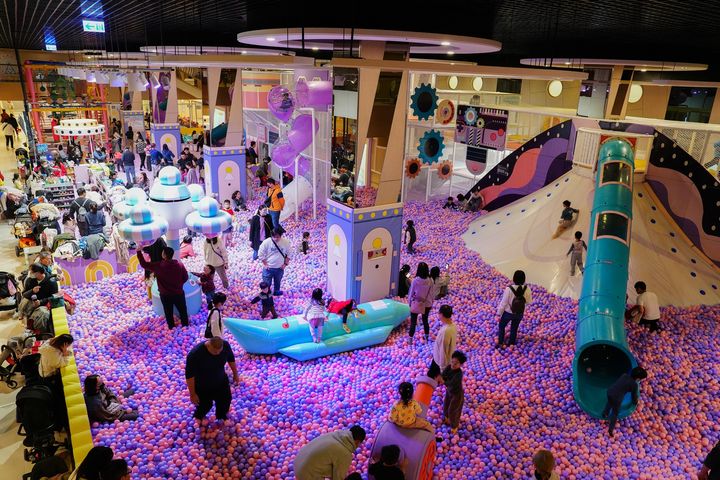 追風奇幻島麗寶店有 VR 蹦床、百萬大球池、網繩迷宮等，是小孩放電最佳去處。　圖：麗寶樂園渡假區／提供