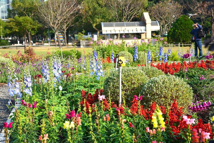 ▲多層次季節植栽爭奇鬥艷。 圖:台北市政府工務局公園路燈工程管理處/提供