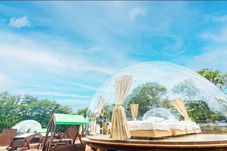 ▲透明帳篷可享受在星空下入眠的體驗。　圖：TOWA Pure Cottage 官方網站／來源