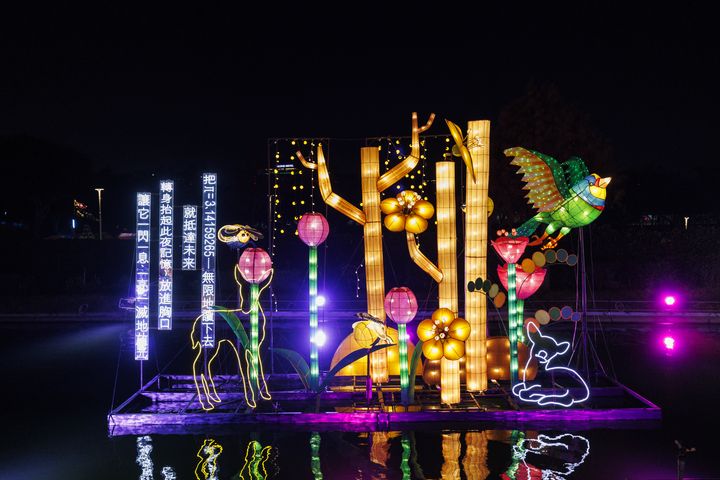 ▲與台中文學家合作城市綠洲水上燈組。　圖：臺中市政府觀光旅遊局／提供