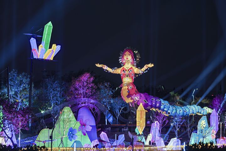 全台唯一移動式主燈，女媧再現台中中央公園。　圖：臺中市政府觀光旅遊局／提供