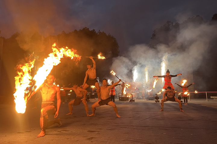 ▲夜間大型表演「夜舞祭」有口碑爆表的火舞表演。　圖：九族文化村／提供