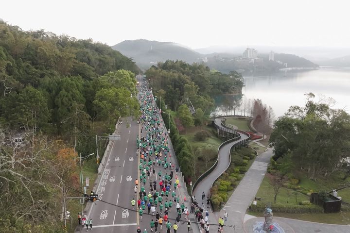 ▲路跑活動逾三千人報名參加，其中42公里的全程馬拉松的超過200人，29公里的環湖組超過1200人。　圖：日月潭國家風景區管理處／提供