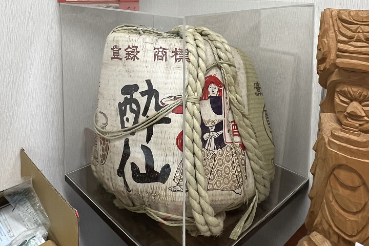 ▲經歷過海嘯卻完好保留的「奇蹟的酒樽」。【※ 禁止酒駕；未滿十八歲禁止飲酒。】　圖：向日遊顧問有限公司／提供