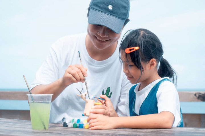 比西里岸小小藝術家－漂流木小羊彩繪。　圖：東部海岸國家風景區管理處／提供