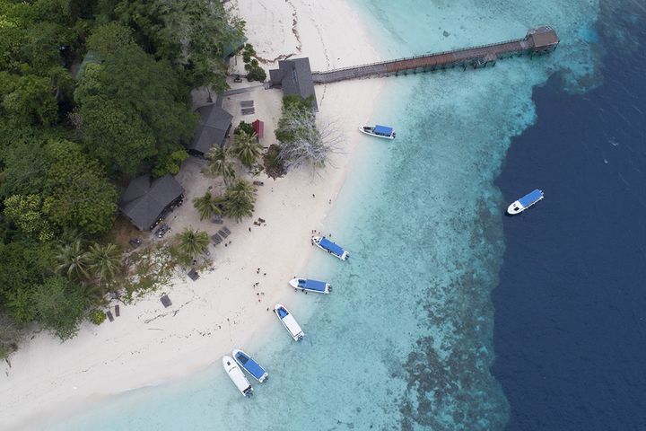 ▲西巴丹島四周環繞著由珊瑚礁風化形成的細緻白沙。　圖：馬來西亞觀光局／來源