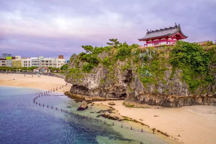 旅遊電商平台推兩人成行海外迷你團，主打行程自由配、專車不併團、司機兼導遊（圖為沖繩）。　圖：KKday／提供