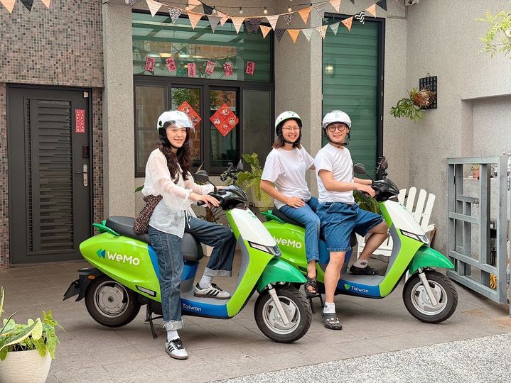 ▲奧丁丁揪你訂房與WeMo合作推低碳旅遊，旅客可在訂房平台同步選購WeMo電動機車優惠騎乘方案。　圖：奧丁丁集團／提供