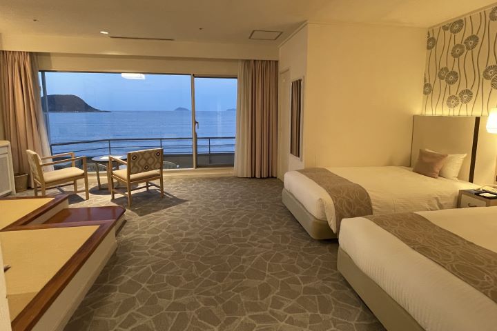 ▲唐津 Seaside Hotel 的和洋室客房，擁有海景第一排的陽台風光。　記者-何昕穎／攝影