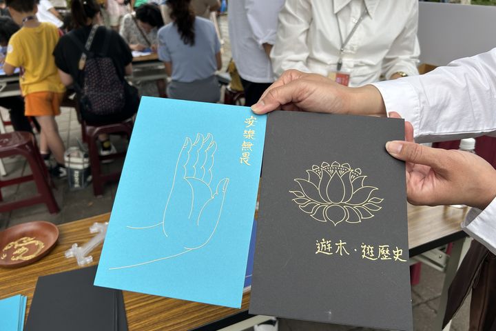 ▲粉線工藝攤位，老師設計的獨家圖案。　圖：中台世界博物館／提供