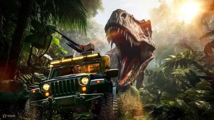 ▲「DINOSAUR SAFARI」搭乘裝甲車穿越叢林，在暴龍追擊下驚險逃生。　圖：Klook／提供