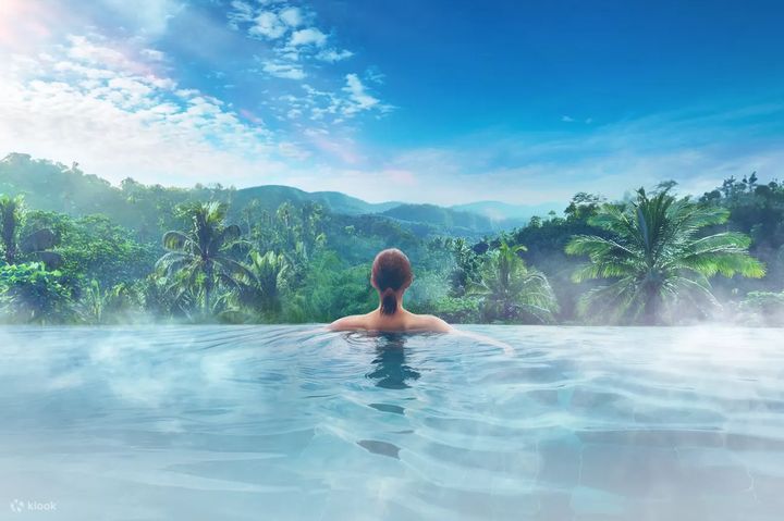 ▲無邊際浴池「SPA JUNGLIA」讓旅客邊泡澡邊飽覽沖繩之美。　圖：Klook／提供