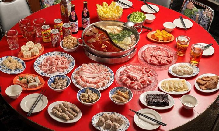 ▲針對海外旅客，持續推出詹記麻辣鍋餐食及訂位、高鐵票獨家贈珍珠奶茶、白沙屯媽祖進香文化體驗。　圖：KKday／提供