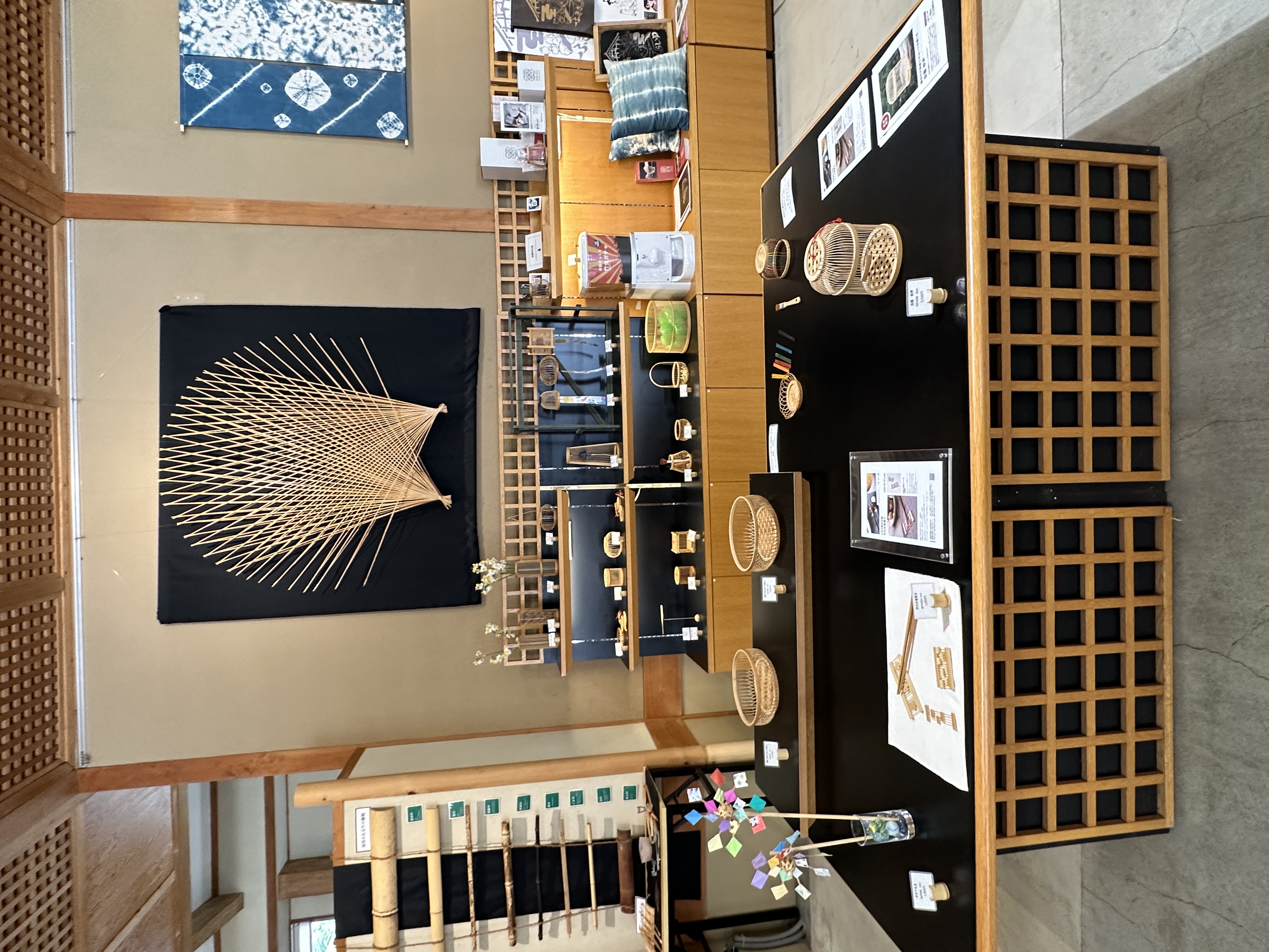 ▲駿河竹千筋細工體驗區的展示。　記者-蔡雅雯／攝影