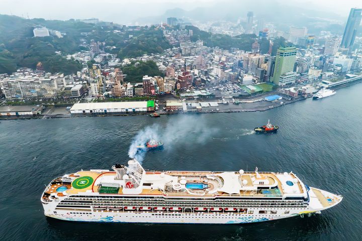 ▲擁有三十年郵輪專業歷史的麗星郵輪，以老朋友、新身份與旅客見面，一如既往提供舌尖上郵輪的美食饗宴，在服務與分齡娛樂活動上精益求精。　圖：麗星郵輪／提供