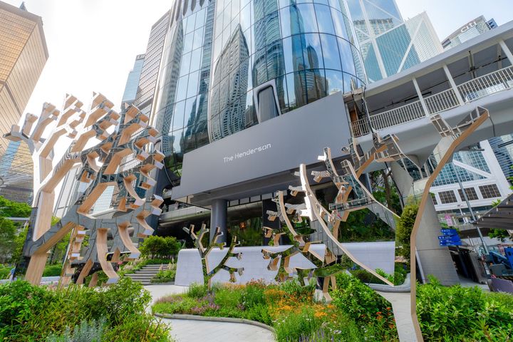 由本地藝術團隊 STICKYLINE x Leanna Lee 創作的《The Fractal Forest》。　圖：Media OutReach Newswire／提供