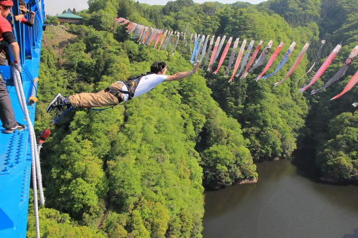 ▲龍神大吊橋「龍神峽鯉魚旗祭」。　圖：茨城縣國際觀光推廣事務局／提供