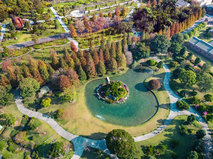 ▲百年古厝、園林造景、季節花卉，打造出成美文化園無可取代的美，更成為遊客心中一遊復古園林的首選。　圖：成美文化園官方臉書／提供