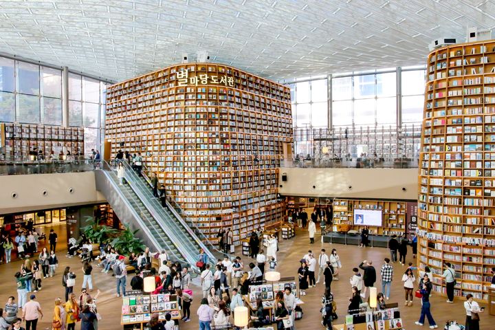 ▲首爾 COEX 星空圖書館，巨大書架超吸睛。　圖：shutterstock／來源